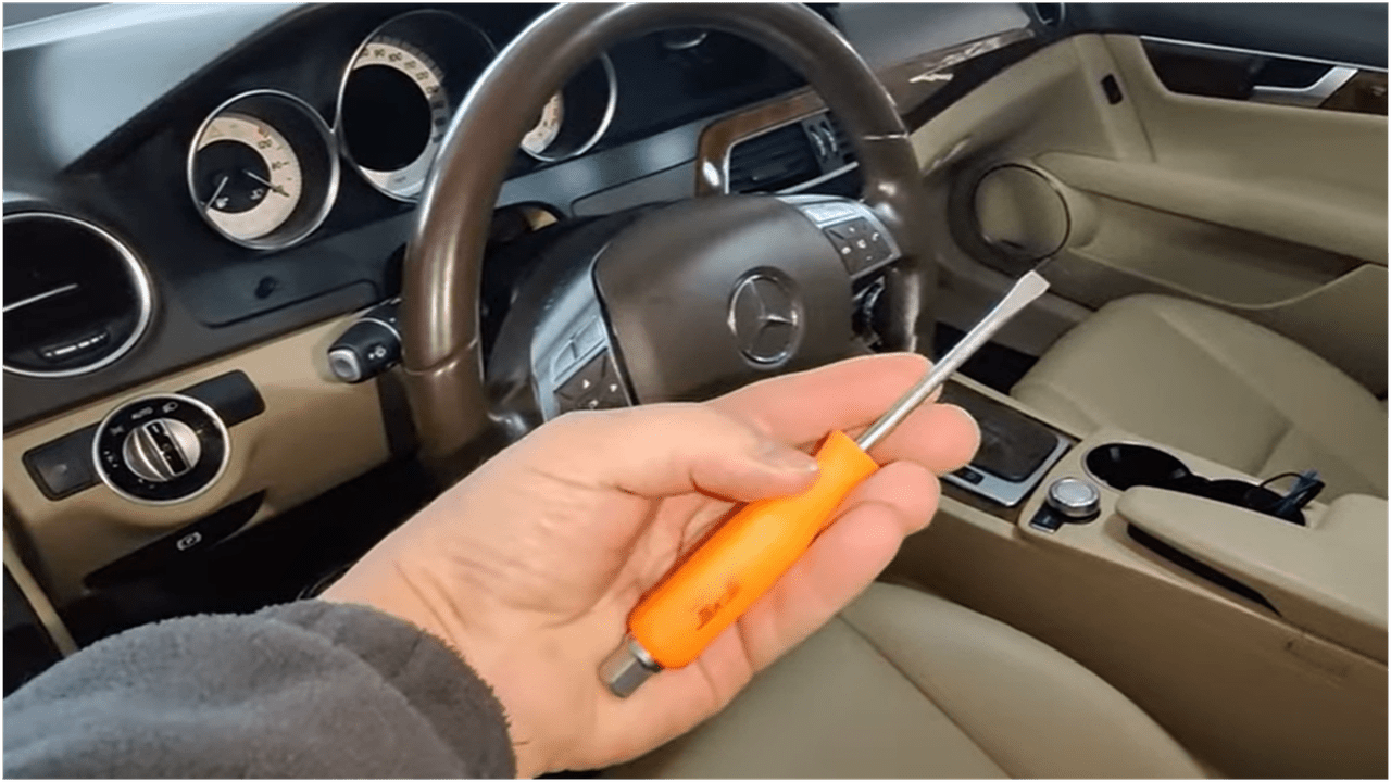  Airbag Replacement Mercedes Benz 2014 2020 X156 with Just a Flathead Screwdriver